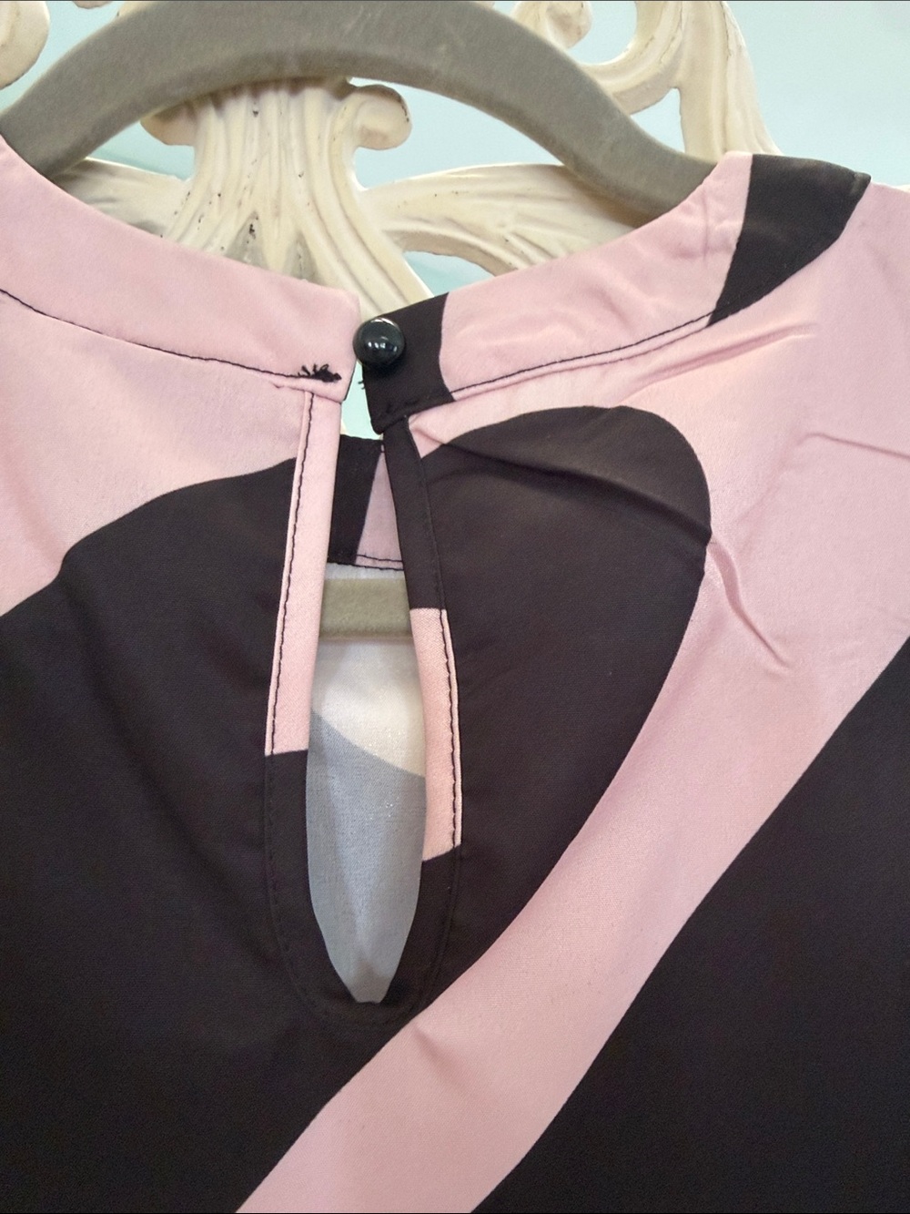 SHEIN Black and Pink Abstract Puff-Sleeve Mini Dress - Picture 6 of 6